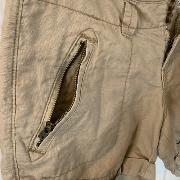 Old Navy Khaki Cargo Shorts, Size 6 - Picture 4 of 10